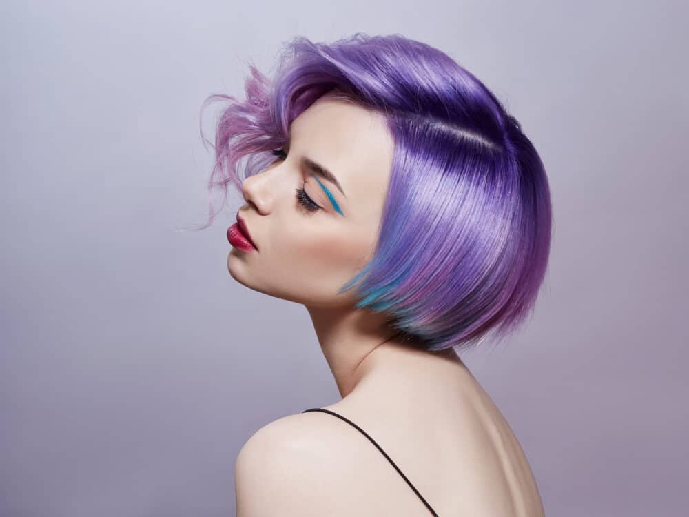 צבעי שיער מאמר portrait-woman-with-bright-colored-flying-hair (1)