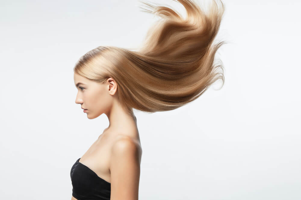 PH החלקה אורגנית מאמר beautiful-model-with-long-smooth-flying-blonde-hair-isolated-white-studio-background-young-caucasian-model-with-well-kept-skin-hair-blowing-air (1)