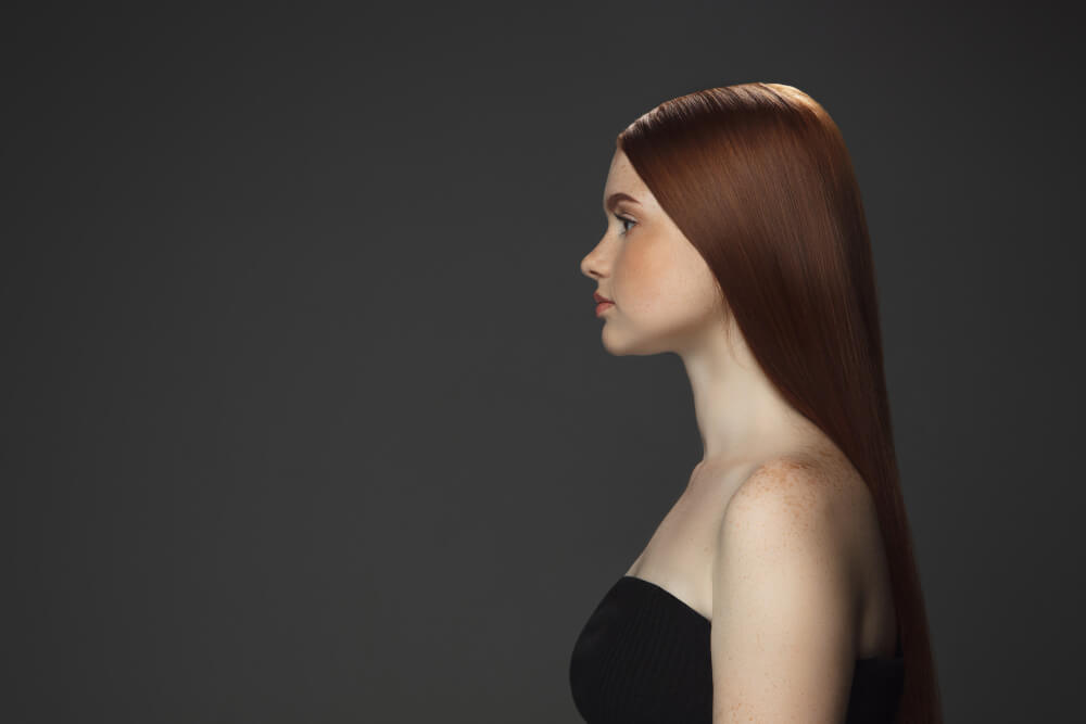 PH החלקה אורגנית beautiful-model-with-long-smooth-flying-red-hair-isolated-dark-studio (1)